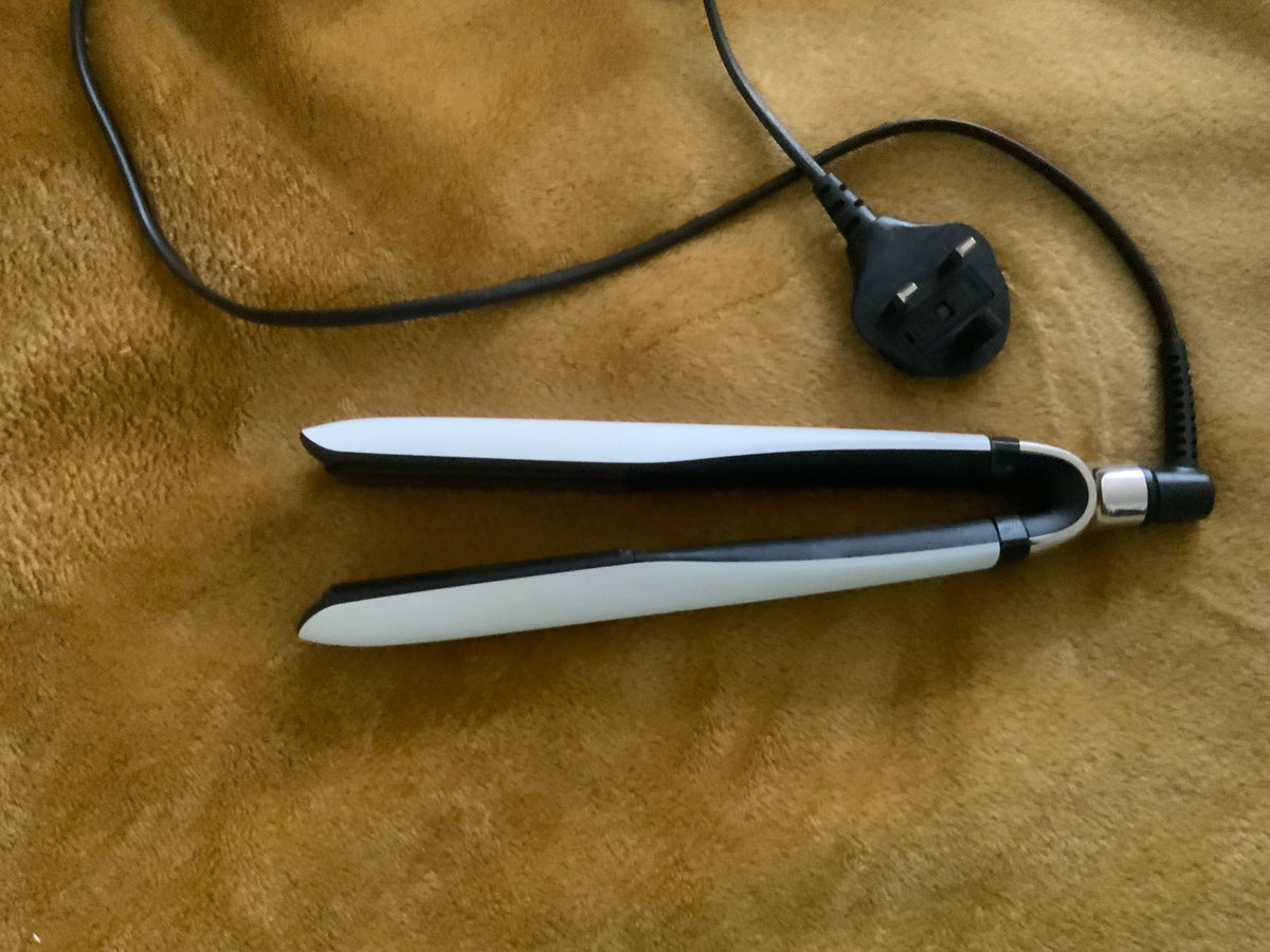 GHD Platinum Plus Hair Straighteners 185 Degrees 2.7m Swivel Cord White