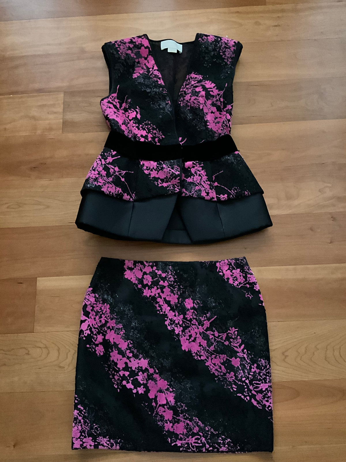 Antonio Berardi Pink Black Jacquard Skirt Suit Set Size I 42 UK 10 US 6 ladies