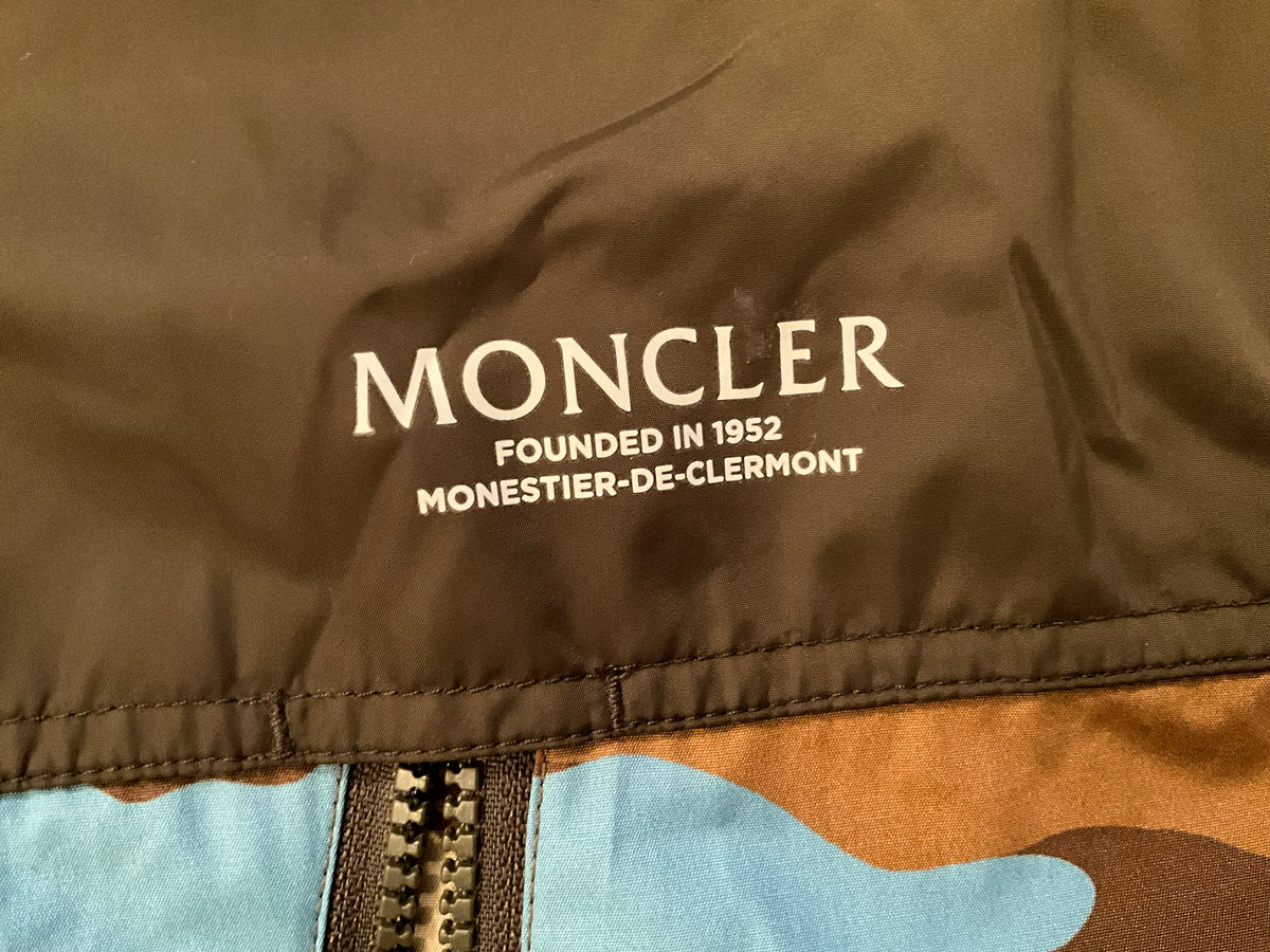 Moncler Unisex Camouflage Hooded Jacket Kounde Size 2 men
