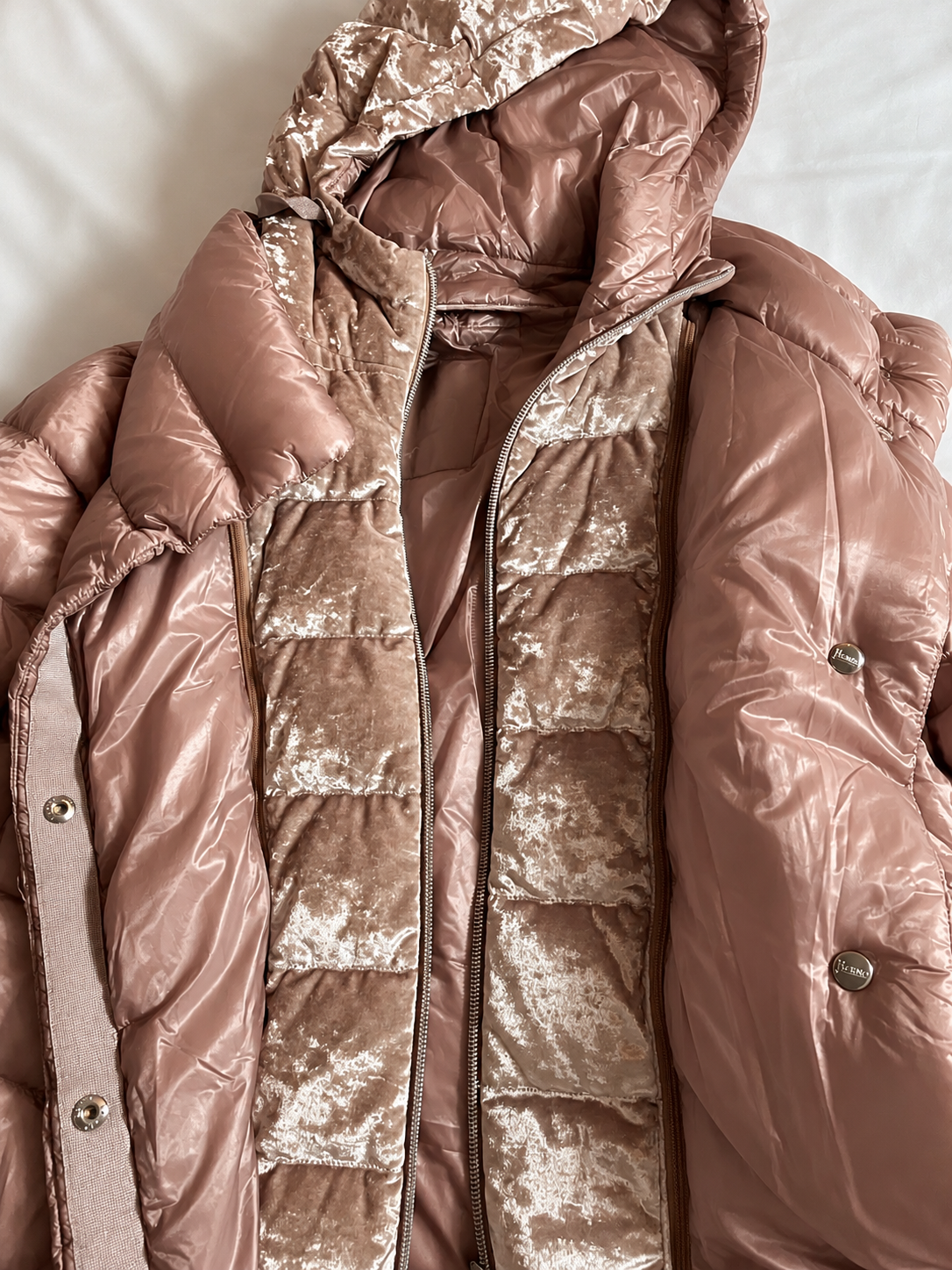 Herno Shiny Quilted Down Puffer Coat with Velvet Hood – Size IT 42 ladies
