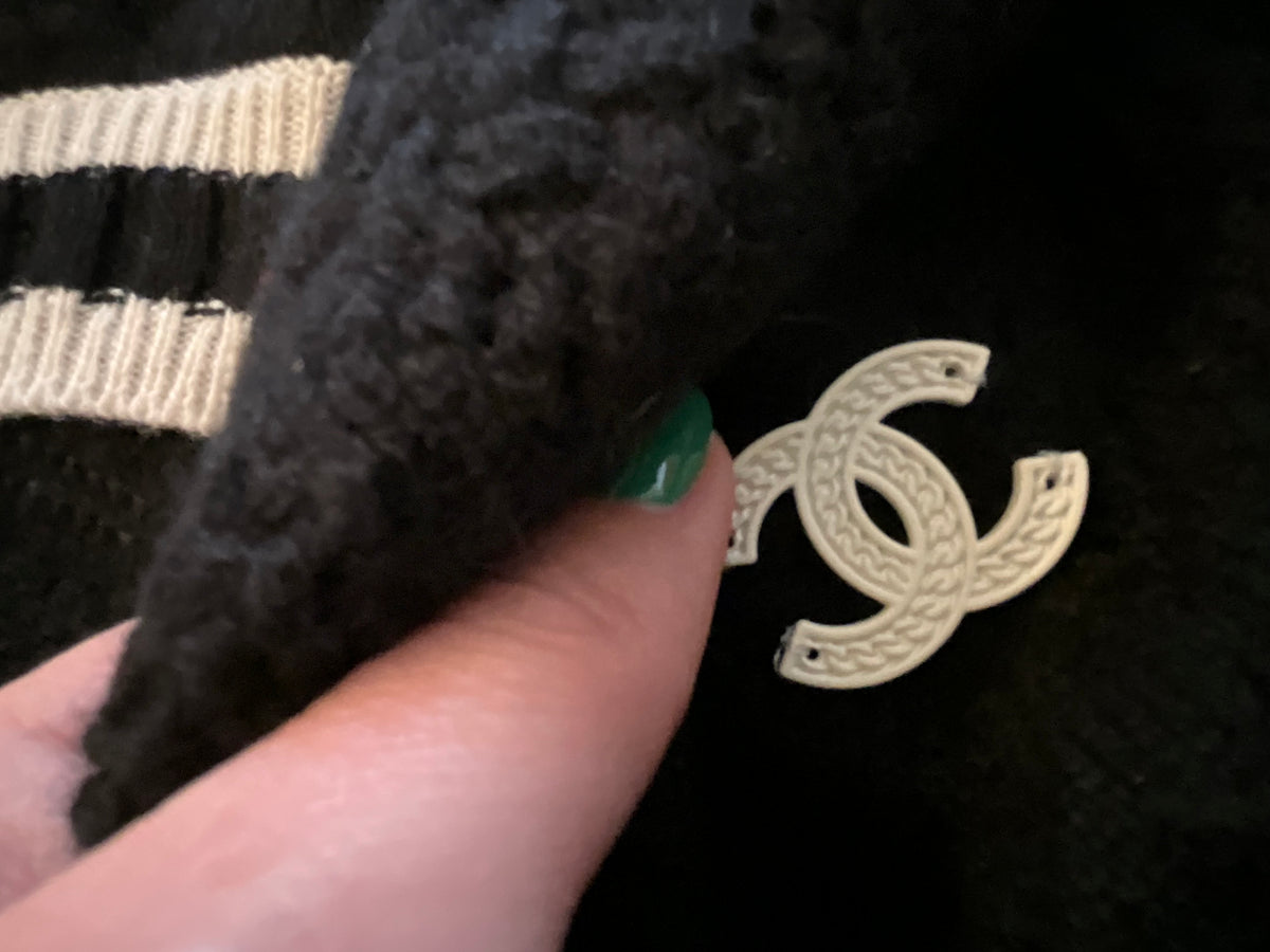 CHANEL 2022 CC Cashmere Sweater Jumper Size F 38 ladies