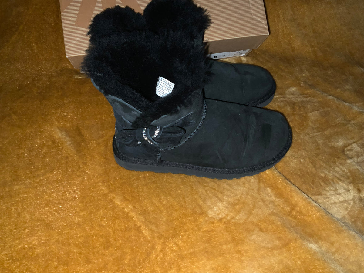 UGG SHORT Jackee Black Suede Swarovski Crystal Bow Ankle Boot SZ US 6 UK 4.5 37 ladies