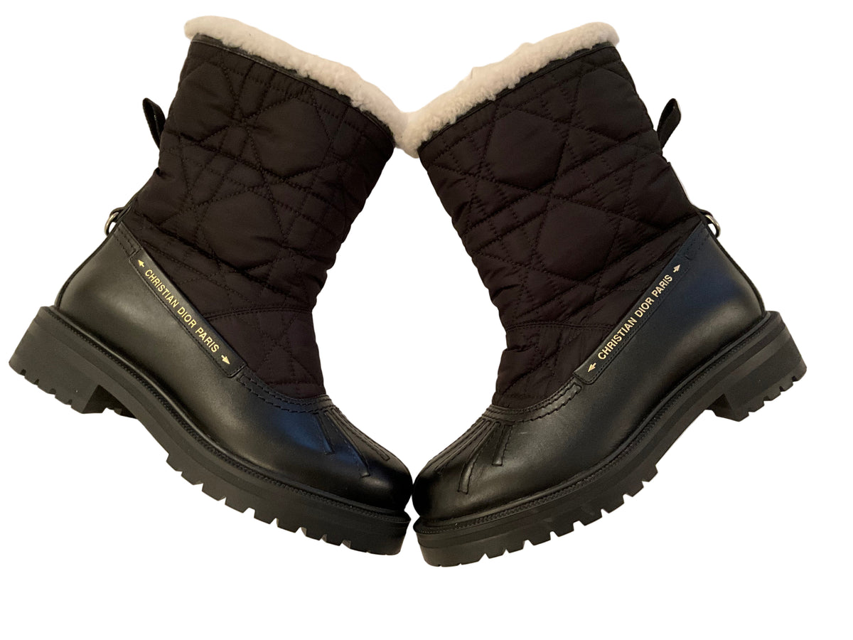 Christian Dior Frozen-D Ankle Boot Black Calfskin Cannage Quilted Nylon and White Shearling size 38 ladies