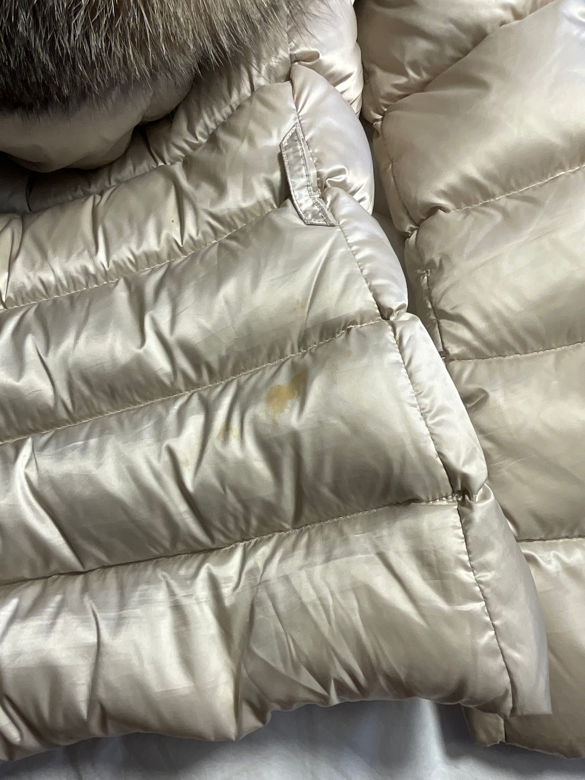 Moncler Tatie Cream Down Puffer Jacket with Real Fox Fur Hood & Belt Size 0 ladies