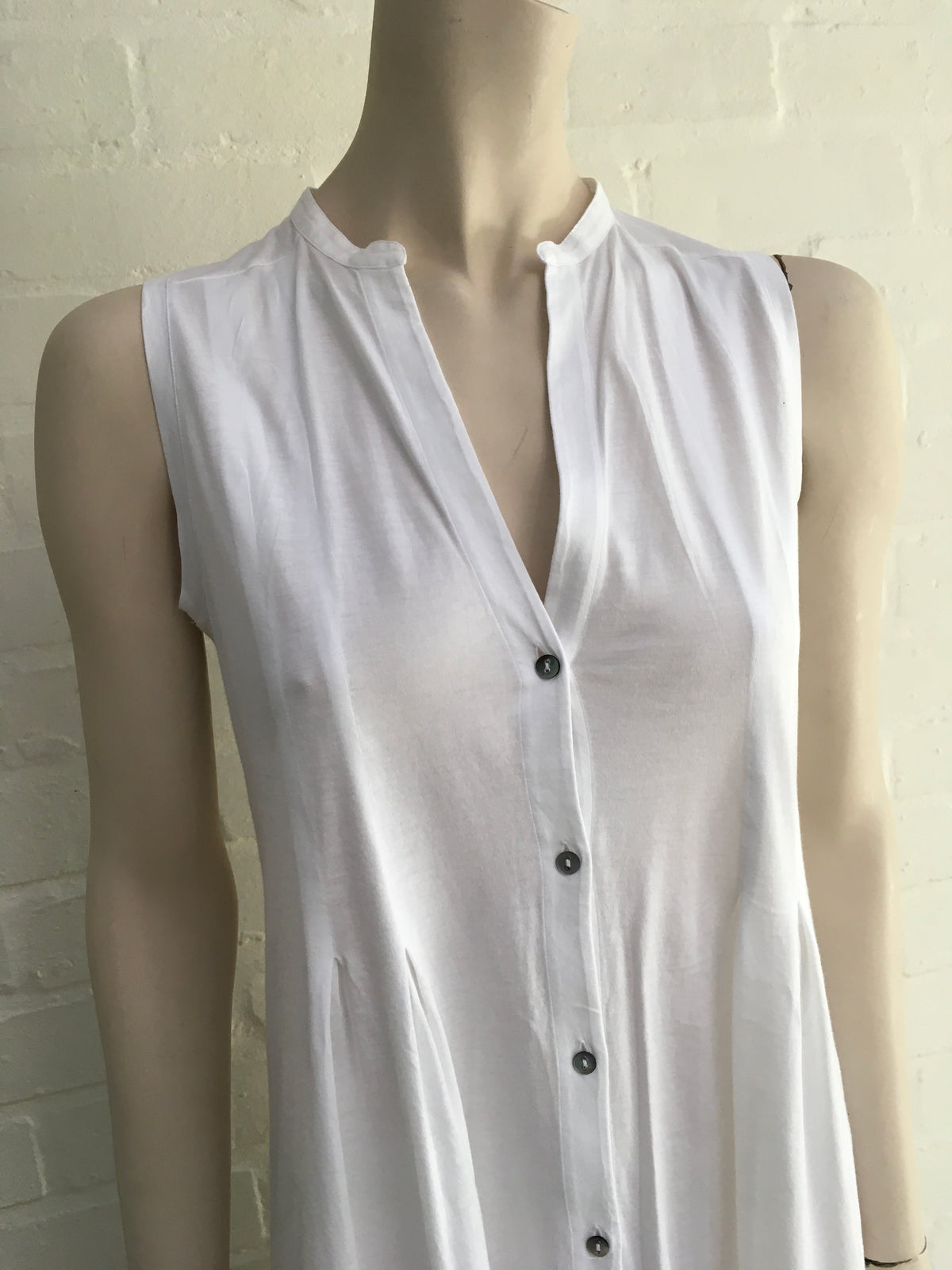 Hanro Cotton Deluxe White Sleeveless Nightdress – Size XS ladies