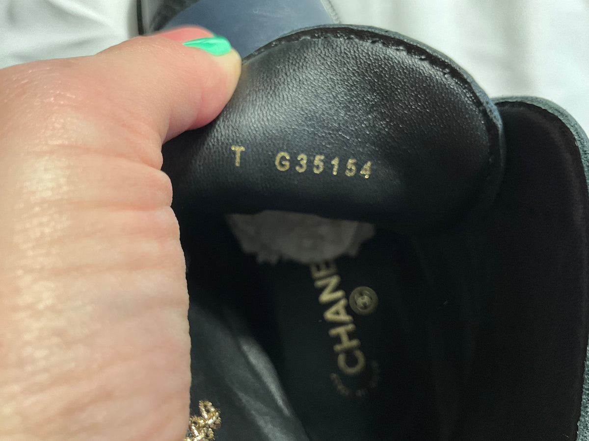 Chanel Navy Blue Leather Lace-Up Combat Ankle Boots – Size EU 37.5 ladies
