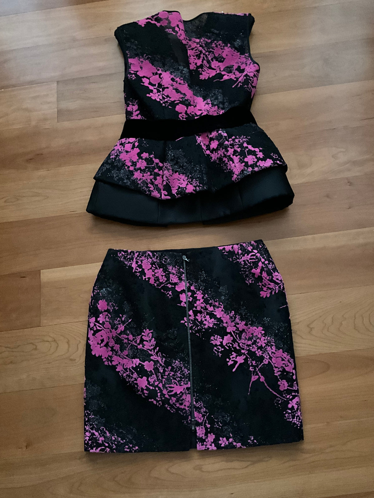 Antonio Berardi Pink Black Jacquard Skirt Suit Set Size I 42 UK 10 US 6 ladies