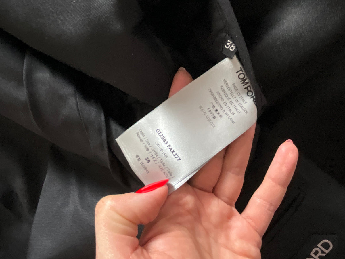 TOM FORD SINGLE BREASTED SHAWL LAPEL CROPPED TUXEDO JACKET BLAZER Size I 38 XS Ladies