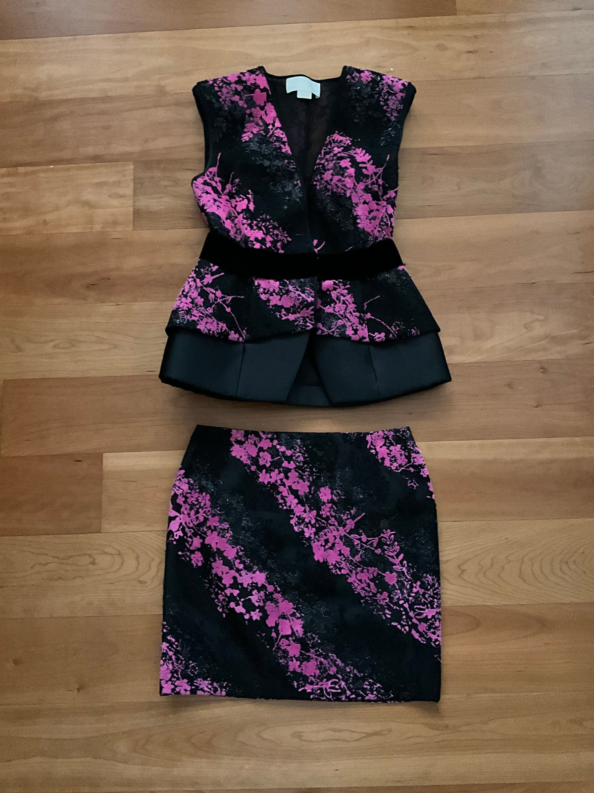 Antonio Berardi Pink Black Jacquard Skirt Suit Set Size I 42 UK 10 US 6 ladies