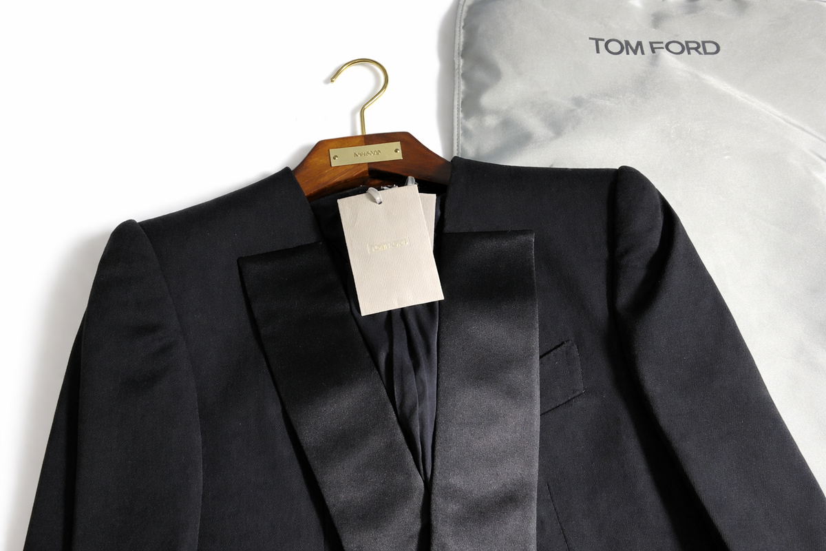 TOM FORD SINGLE BREASTED SHAWL LAPEL CROPPED TUXEDO JACKET BLAZER Size I 38 XS Ladies