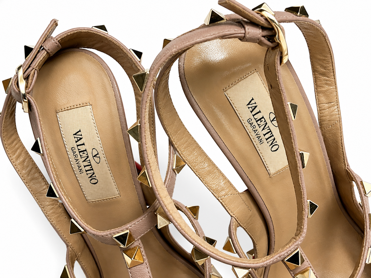 Valentino Garavani Rockstud T-Strap Patent Leather Pumps size 39 ladies