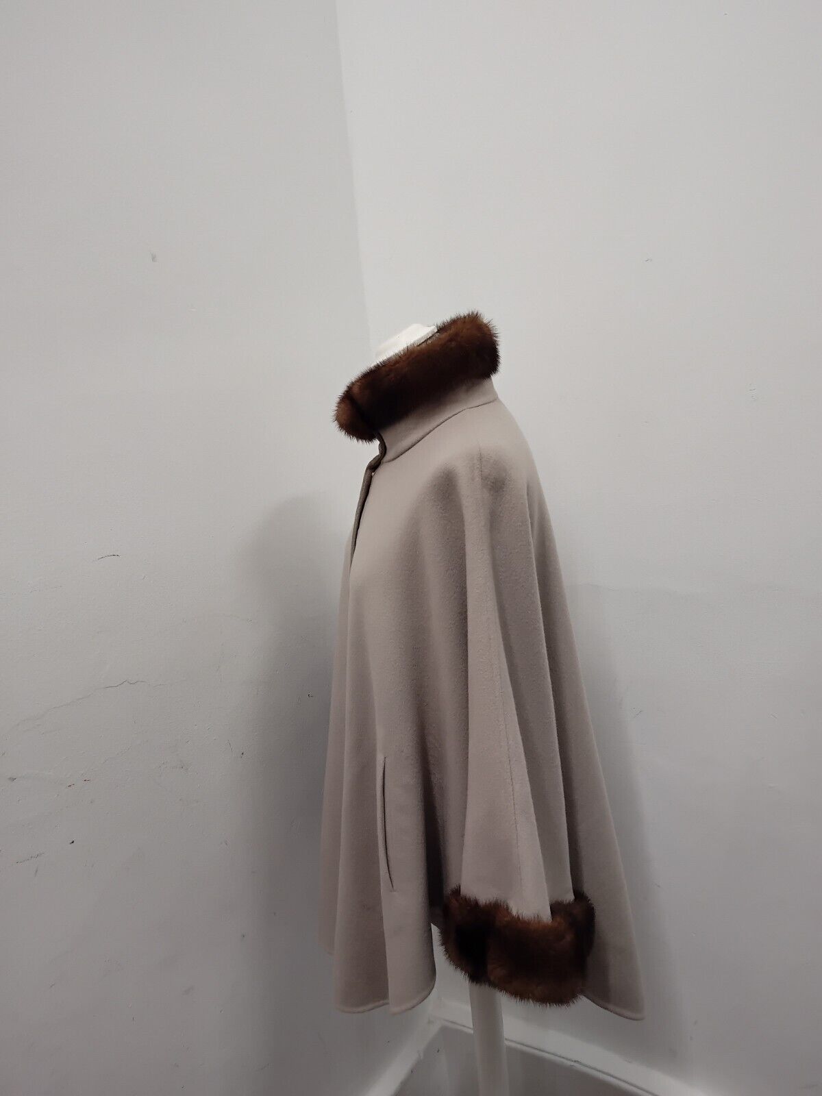 Loro Piana Winter Wengen Double Cashmere Cape With Detachable Mink Fur ladies