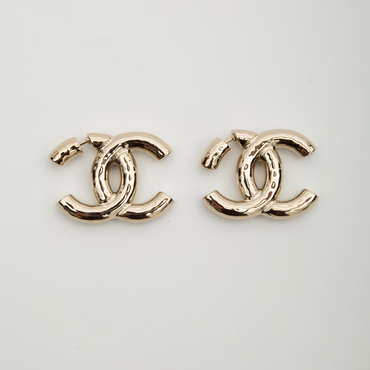 CHANEL 2022 Large CC Earrings Light Gold B22 Ab7576 B07260 ladies