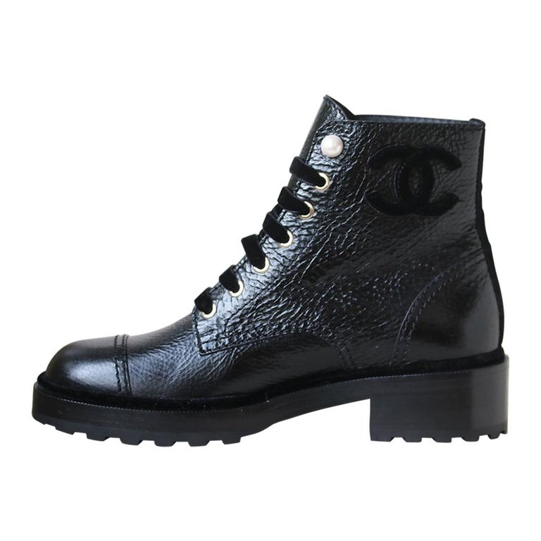 CHANEL Patent Leather Pearls Interlocking CC Logo Combat Boots BOOTIES SIZE 37.5 ladies