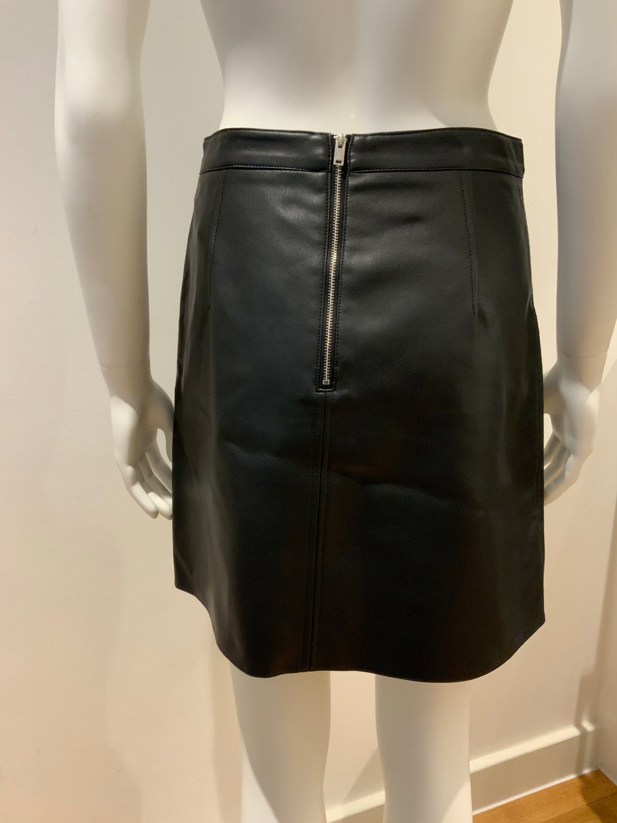 ZARA WOMAN MINI BLACK FAUX LEATHER SKIRT Size M MEDIUM ladies