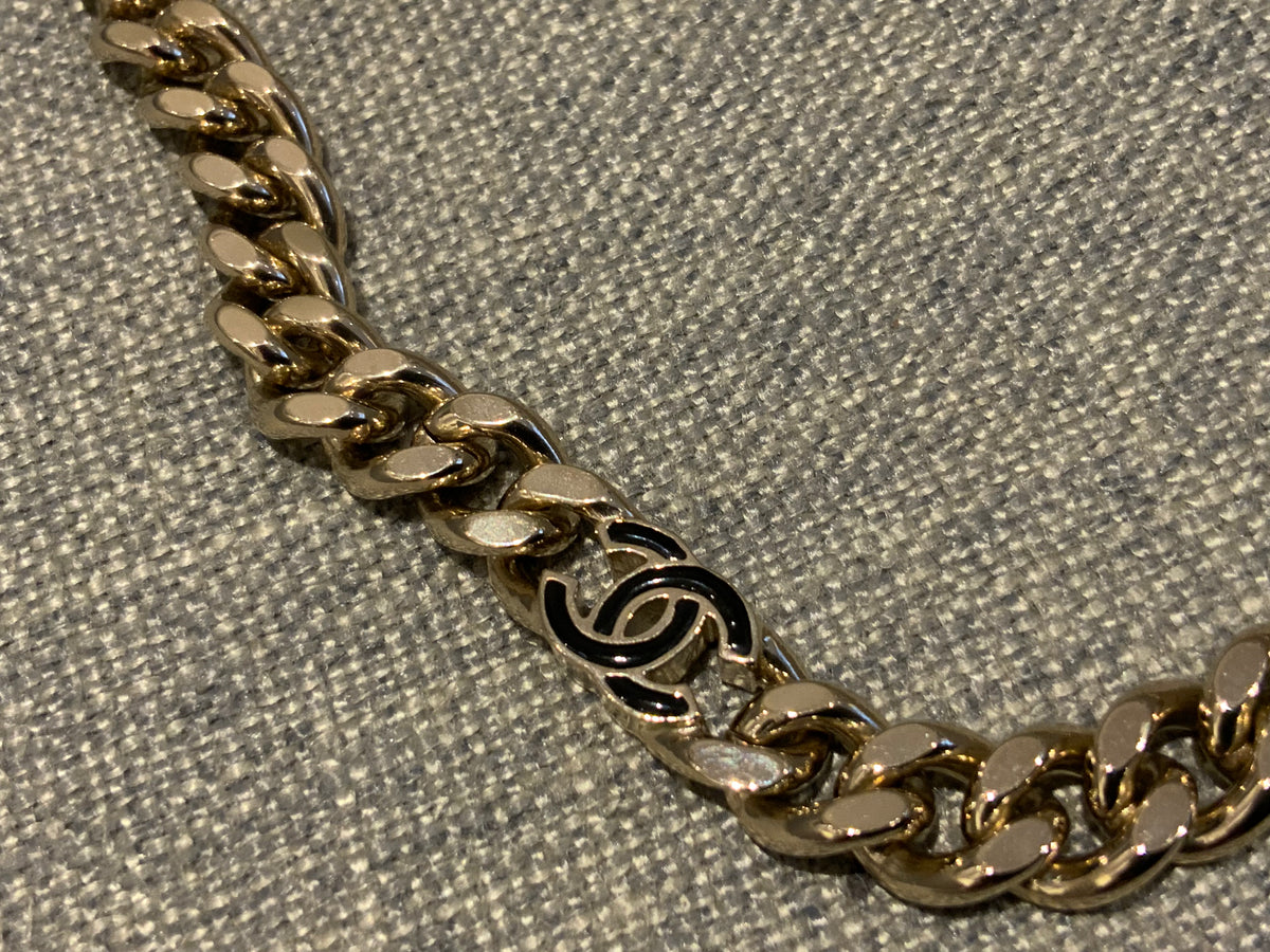 CHANEL 2022 B22 CC Enamel Chain CC Choker Gold Black Necklace ladies