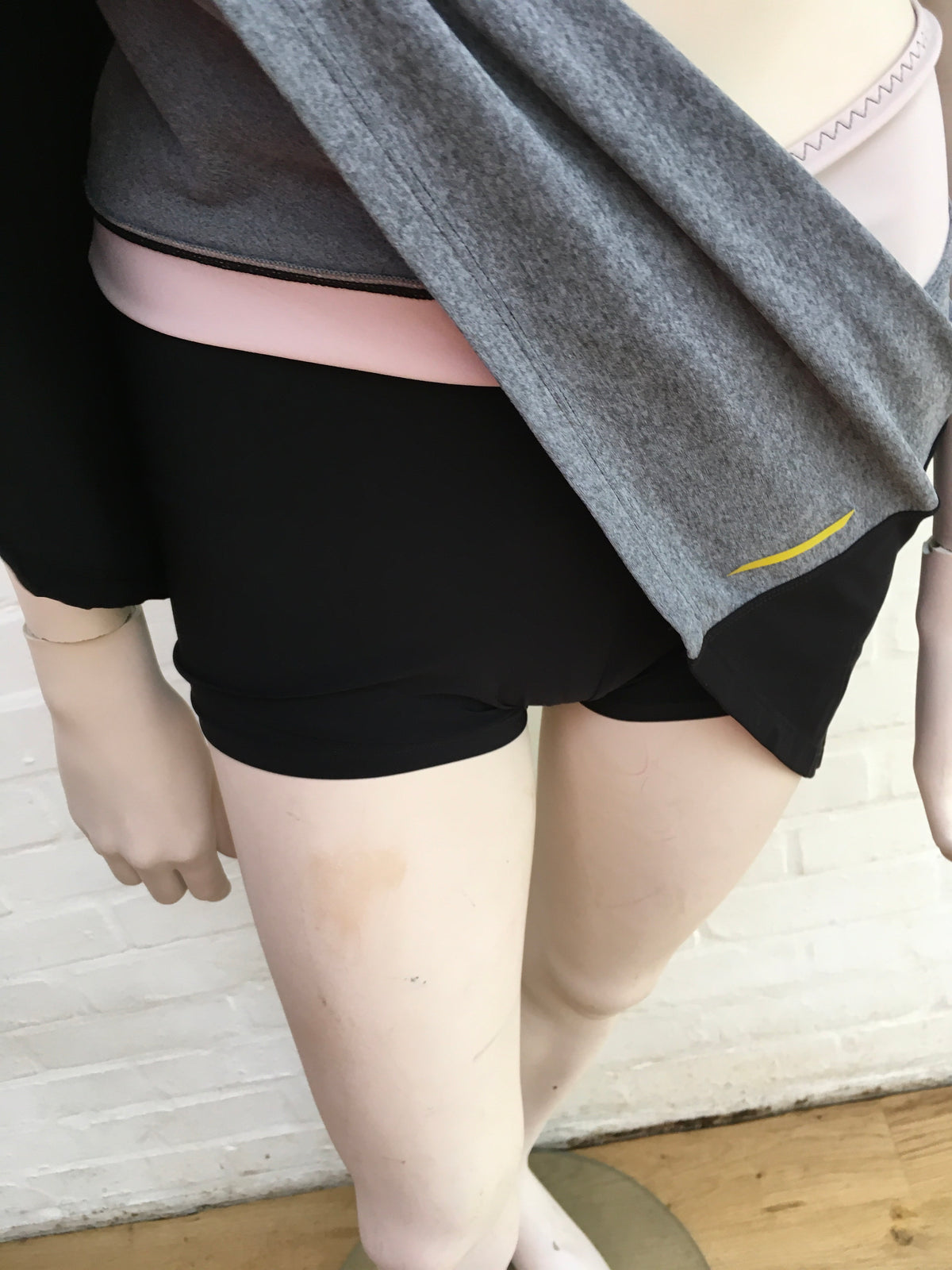 Sapopa Italia grey pink skirt shorts size XS ladies