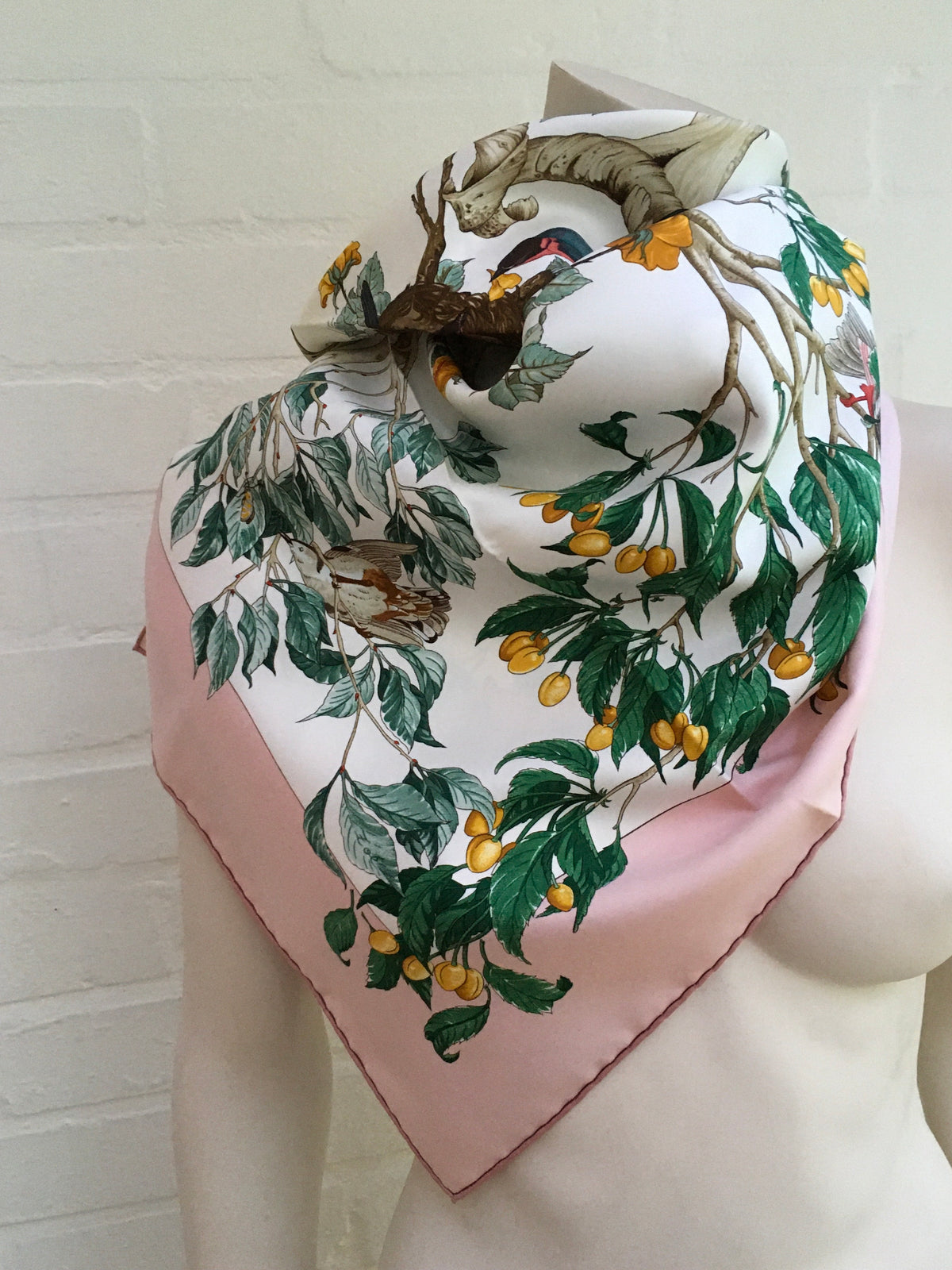 Hermès HERMES SCARF Silk "Au Coeur Des Bois " Animals Scarf 90 ladies