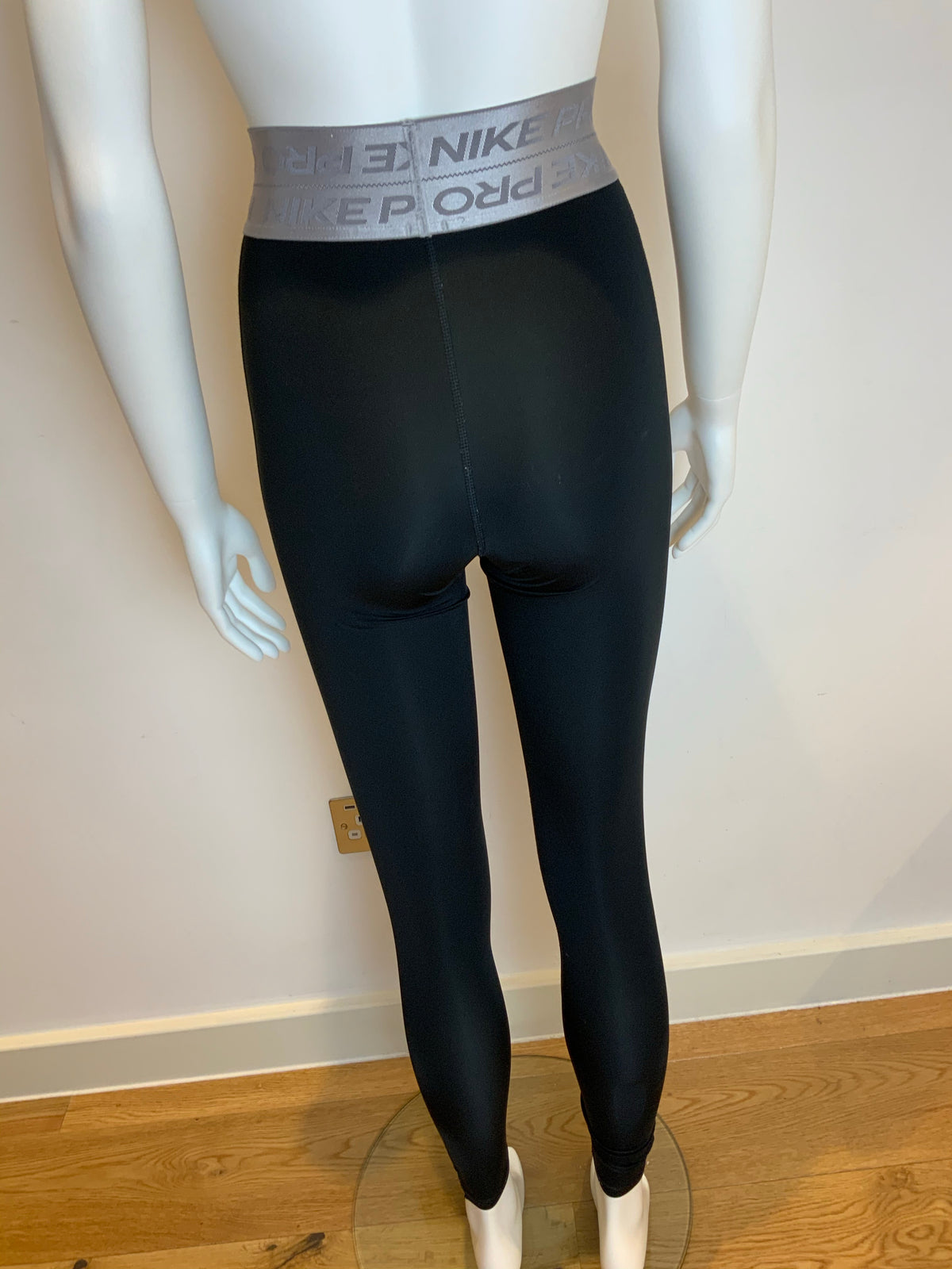 Nike Sportswear Women's 7/8 Tights Black / Metallic Silver Size XS ladies