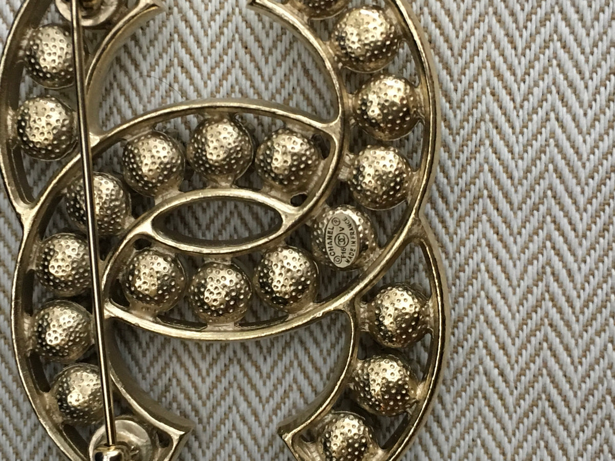 Chanel large logo brooch pearls and crystals large CC JUST AMAZING LADIES