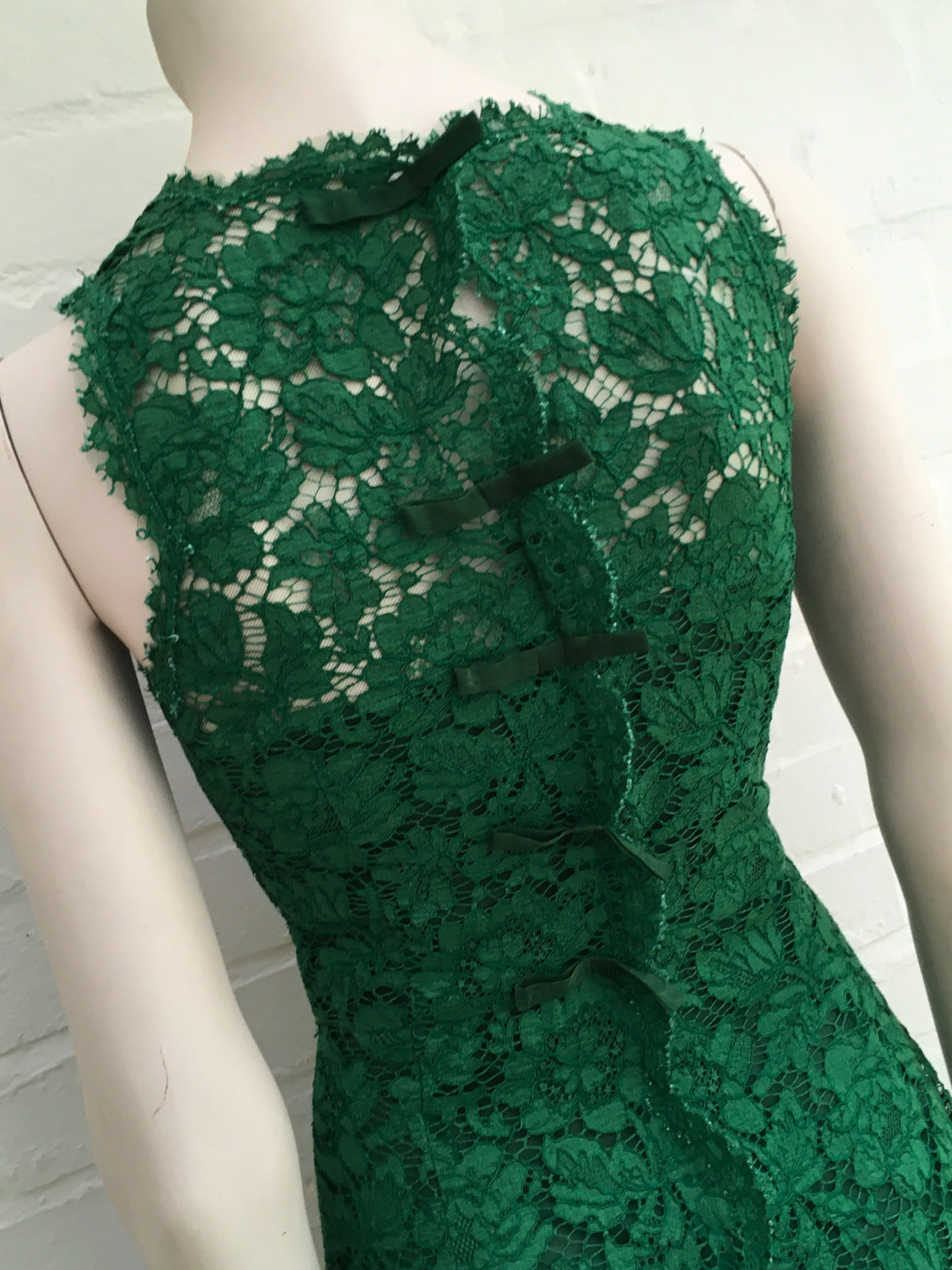 Valentino Green Lace Fitted Dress Bow Detail Dress SO ELEGANT Size XS ladies