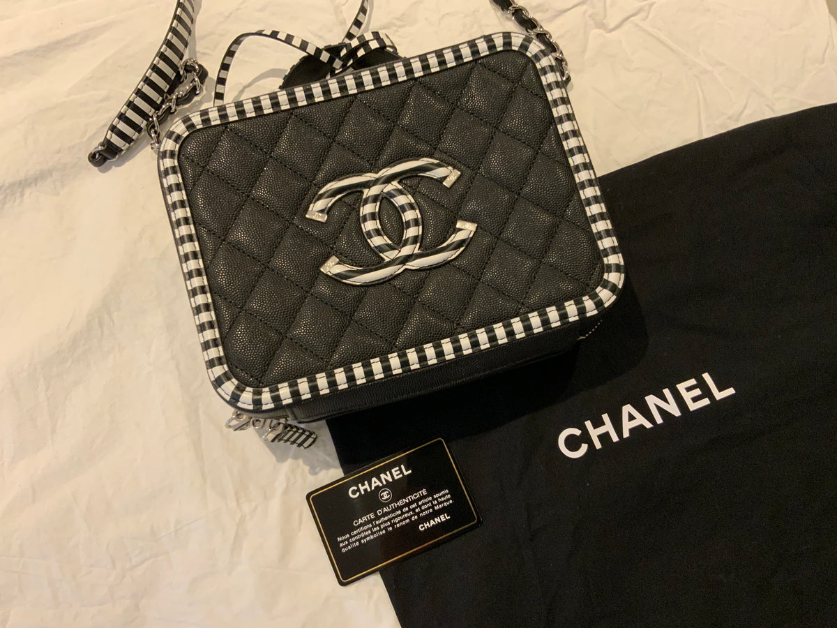 CHANEL 2019 Caviar Quilted Striped Medium CC Filigree Vanity Case Black White ladies