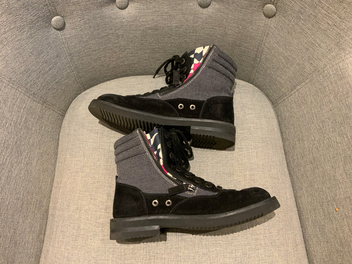 CHANEL Interlocking CC Logo Combat Boots SIZE 37 1/2 UK 4.5 US 7.5 ladies