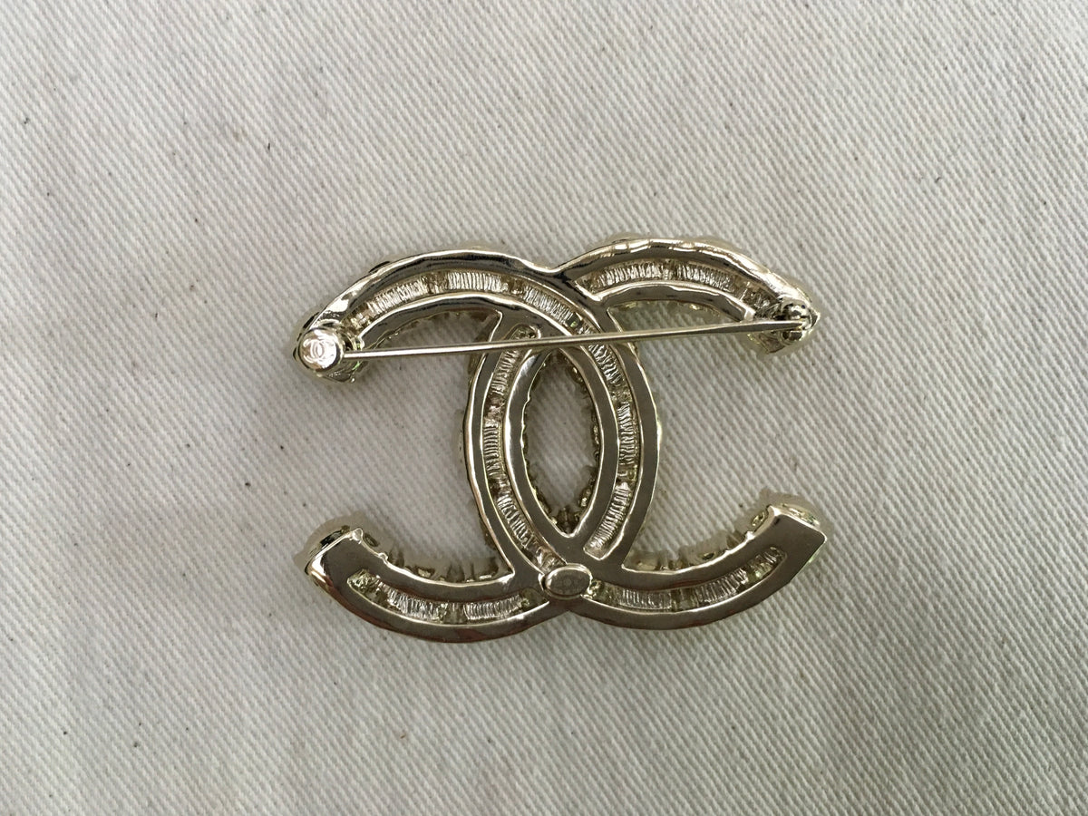 CHANEL Limited Edition 2020 Pearl Crystal CC XL Brooch Gold Pearly White ladies