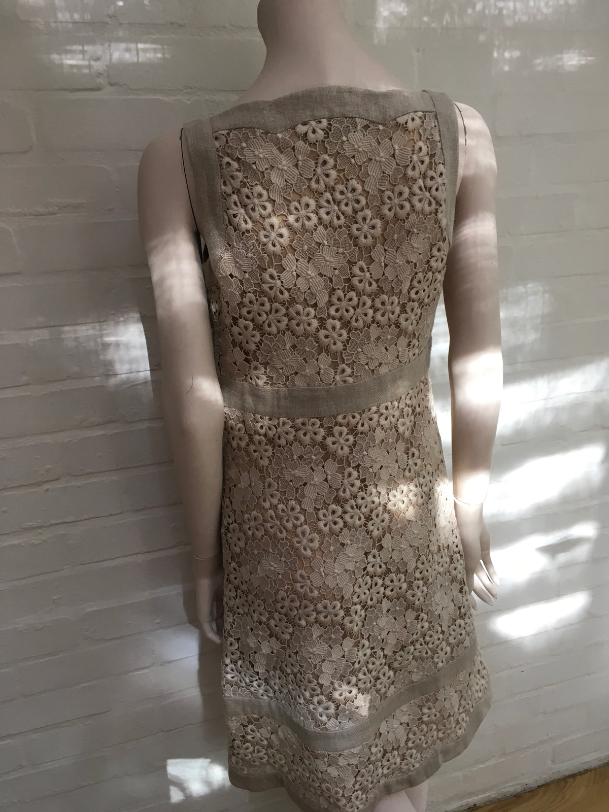 Valentino Cotton-blend broderie anglaise and linen Dress Elegant Ladies