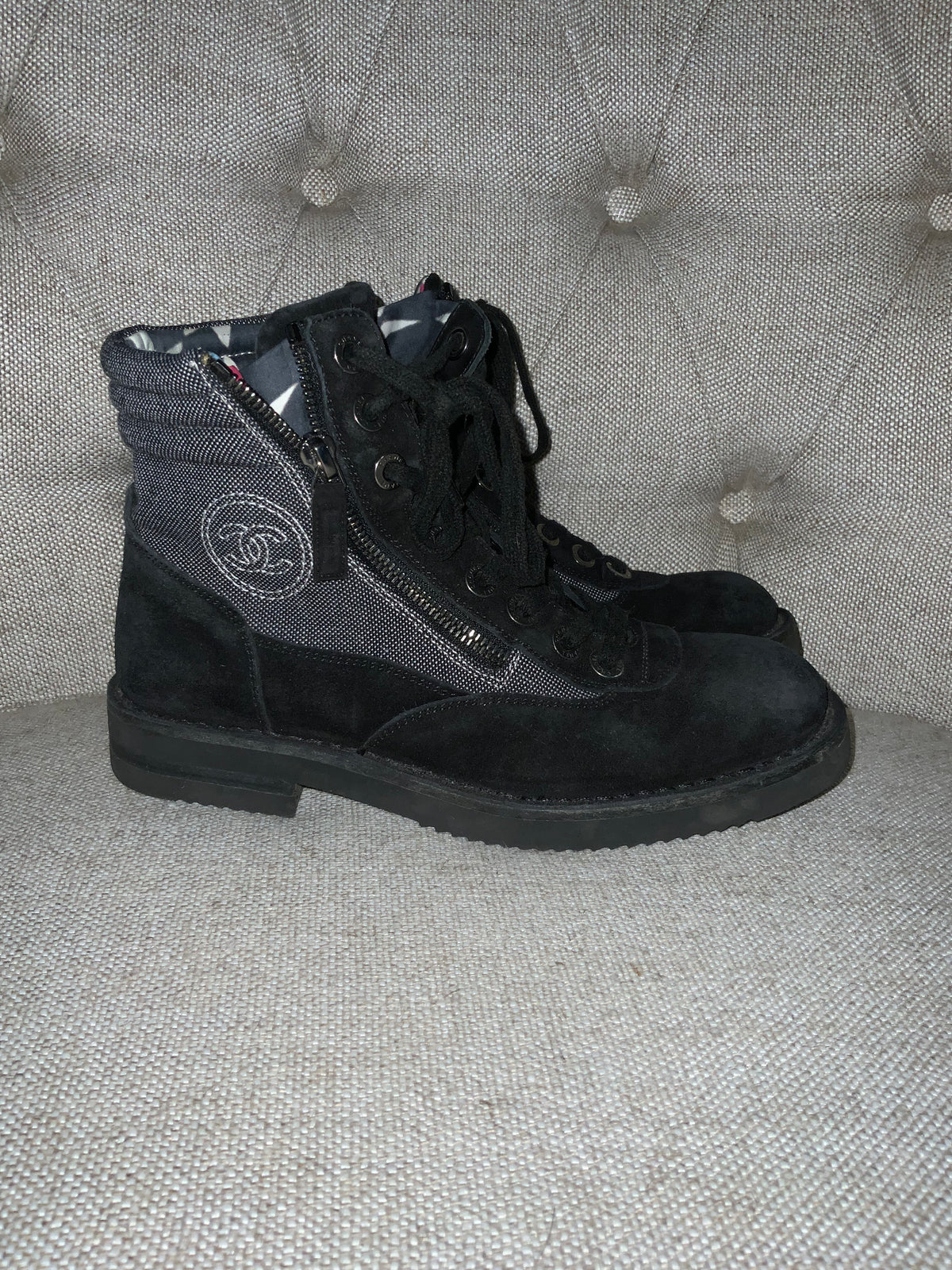 CHANEL Interlocking CC Logo Combat Boots SIZE 37 1/2 UK 4.5 US 7.5 ladies