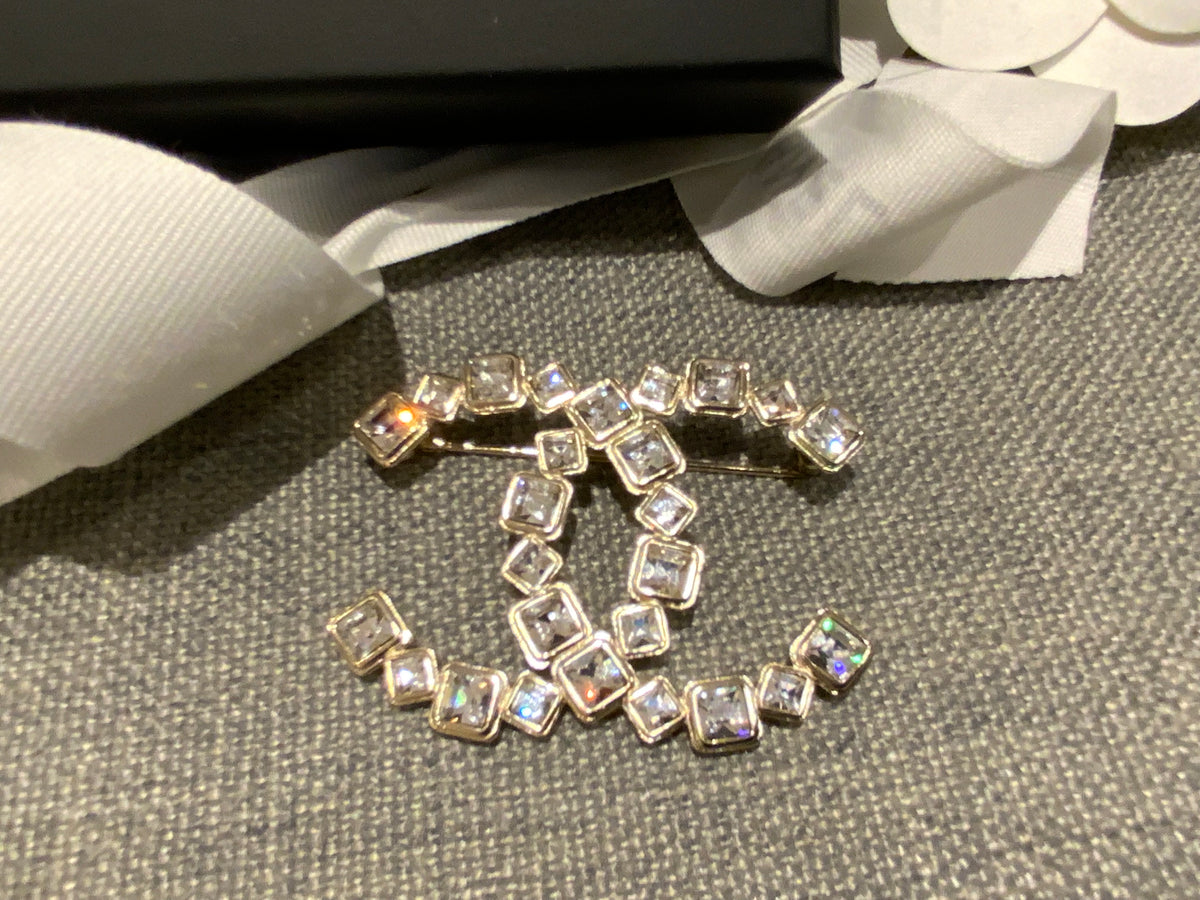 CHANEL CC 2020 Crystal Brooch Gold 14.7 g ladies
