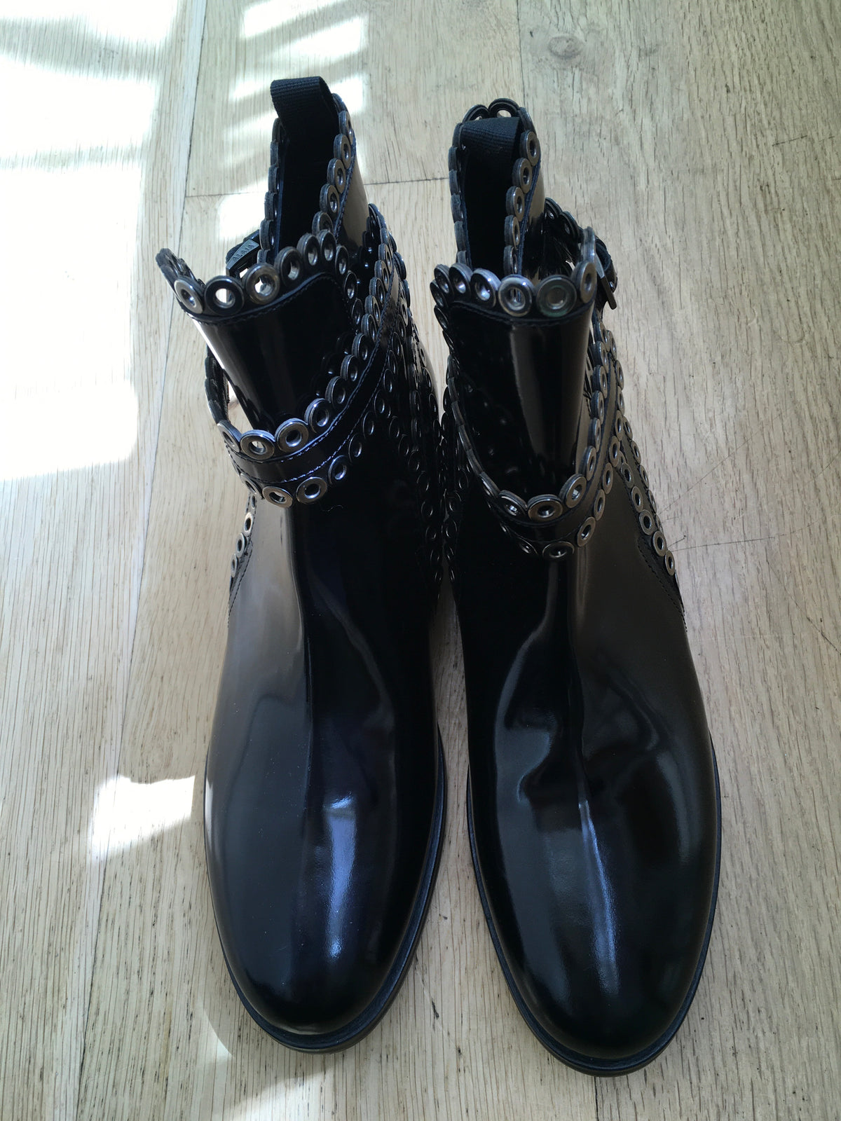 Azzedine Alaïa Black Eyelet-embellished glossed-leather ankle Size 40 1/2 UK 7.5 ladies