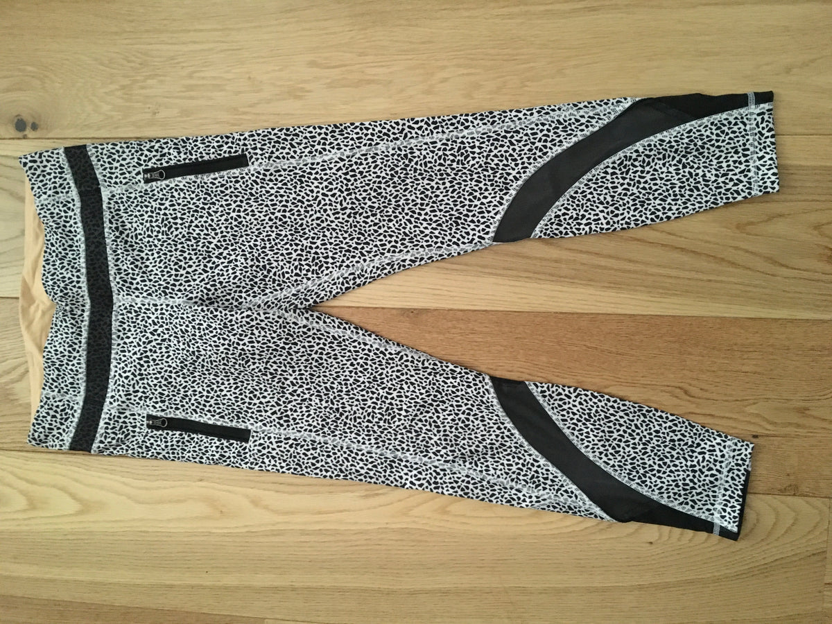 Lululemon Inspire Tight II Miss Mosaic White / Black Leggings size US 6 UK 10 ladies
