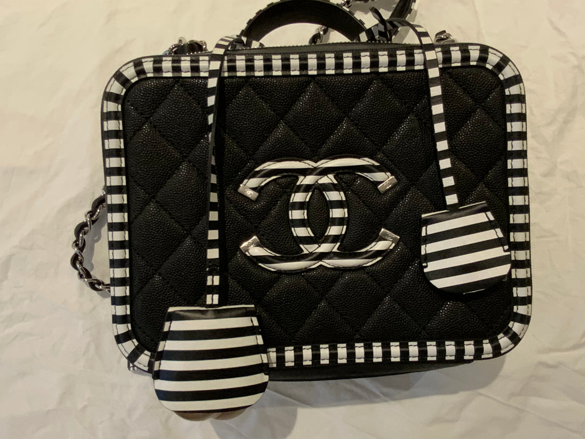 CHANEL 2019 Caviar Quilted Striped Medium CC Filigree Vanity Case Black White ladies