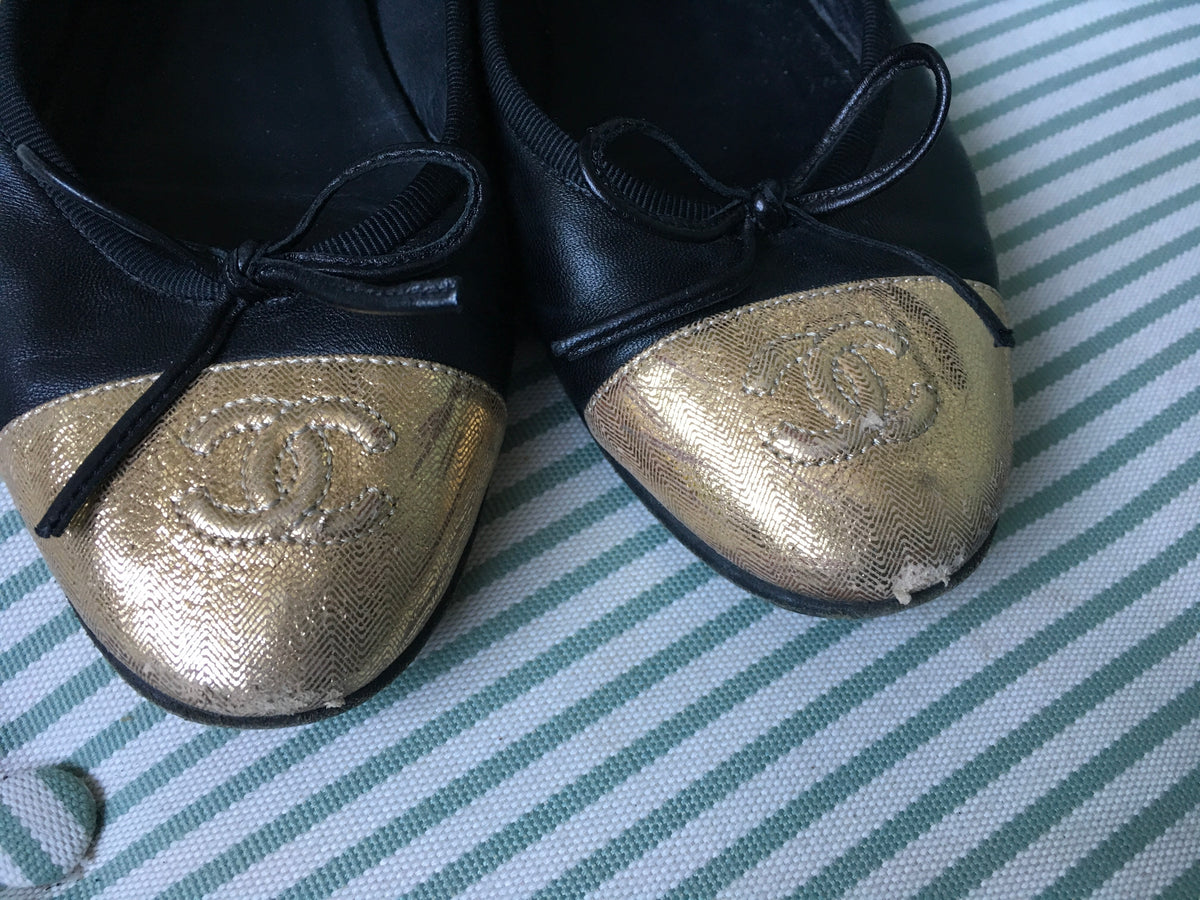 CHANEL LIMITED EDITION CC GOLD BLACK FLATS SHOES Ladies