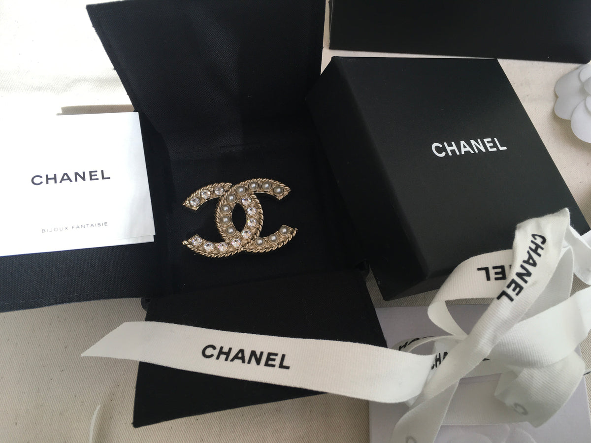 CHANEL Limited Edition 2020 Pearl Crystal CC XL Brooch Gold Pearly White ladies