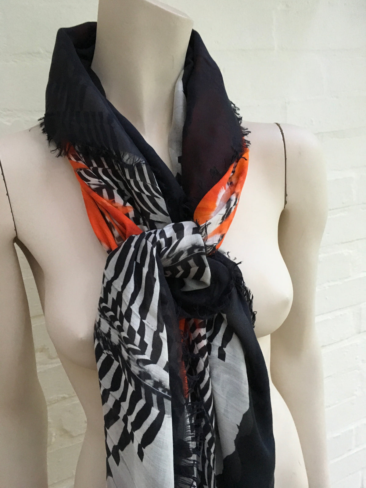 ALEXANDER MCQUEEN KNITTED FEATHER SKULL PRINT SILK BLEND SCARF AMAZING Ladies