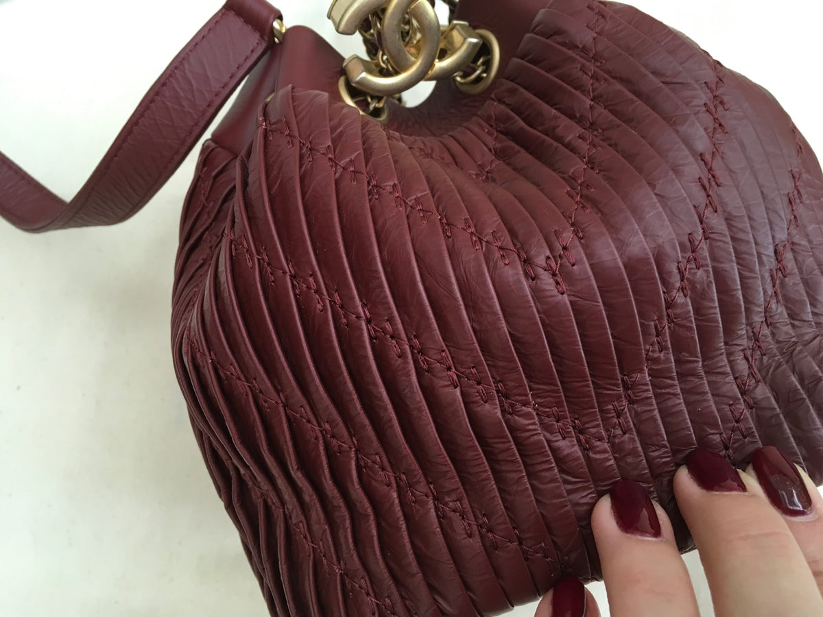 CHANEL Coco Pleated Drawstring Bag Burgundy 2018 Handbag Amazing Runaway Ladies