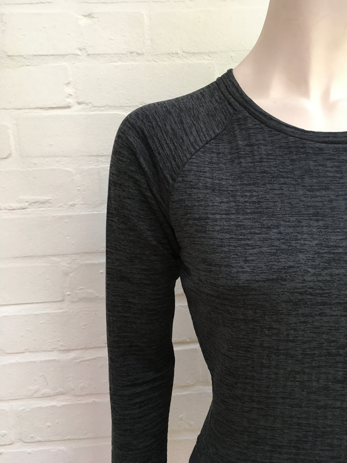 Nike Sportswear Women's Therma Sphere Element Crew Running Top 812042-010 Size XS ladies