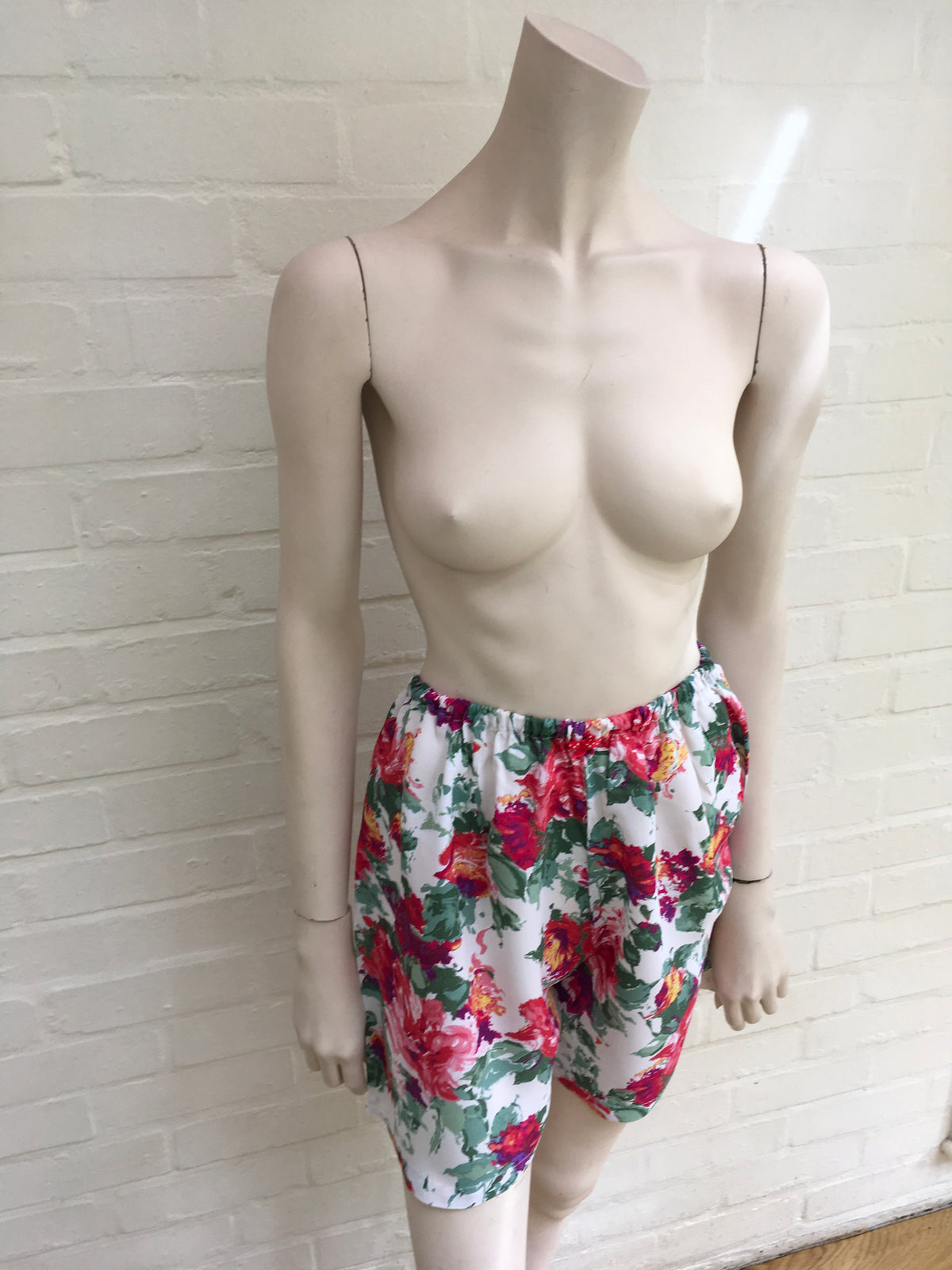 FLORAL BERMUDA SHORTS Capri Pants Trousers Size SMALL MEDIUM LARGE Ladies