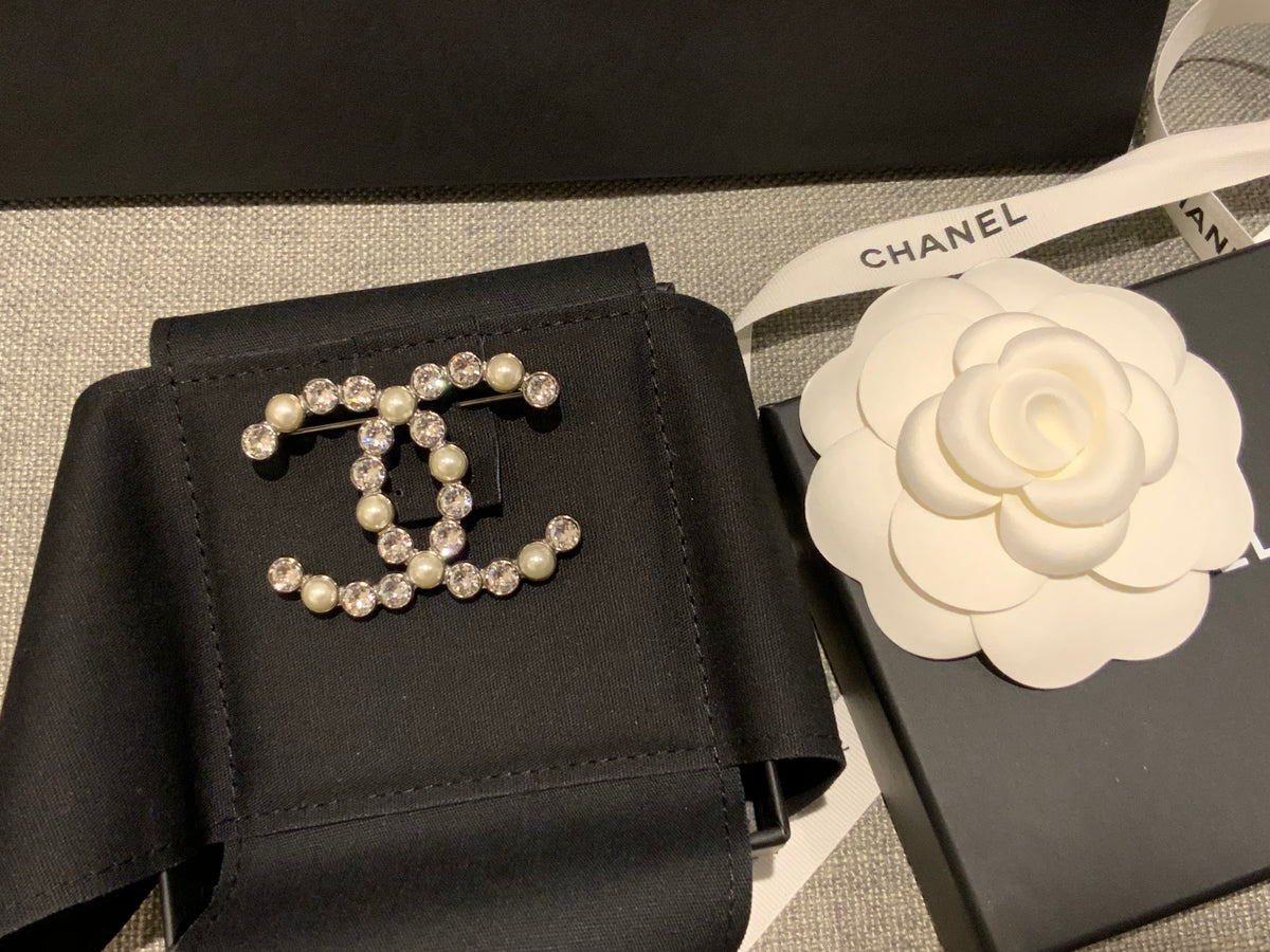 CHANEL CC 2020 Pearl Crystal Bright Young Things CC Brooch Silver ladies
