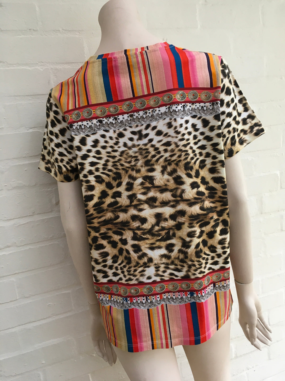 ETRO Milano Dragon Print T shirt Size I 40. Ladies