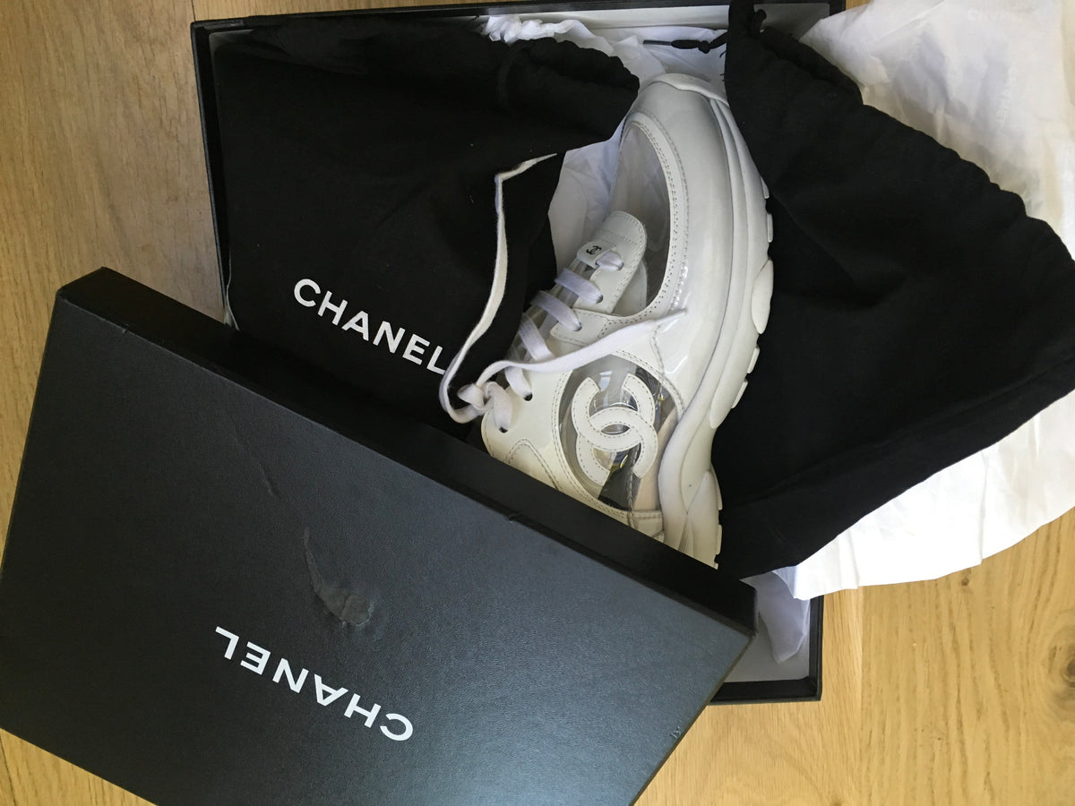 CHANEL 2018 White CC Low-Top Sneakers Trainers Shoes Ladies