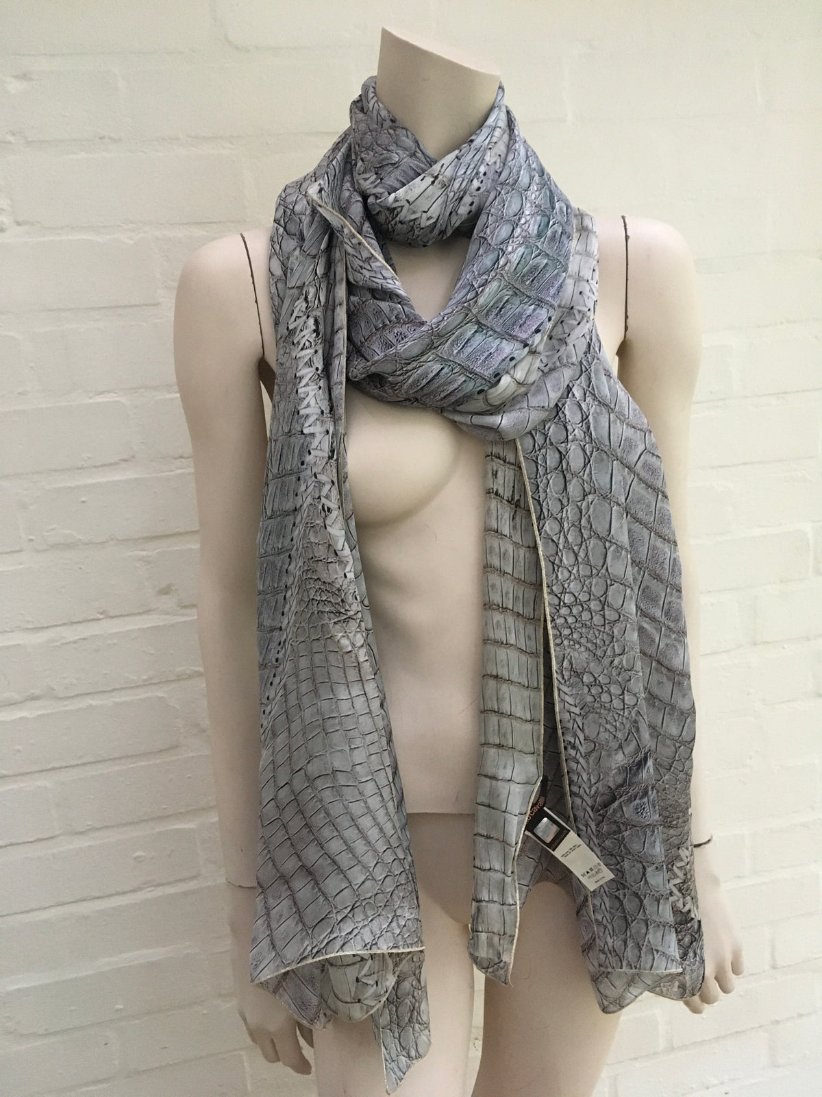 Roberto Cavalli RUNAWAY CROCODILE PRINT SILK SCARF SHAWL AMAZING Ladies
