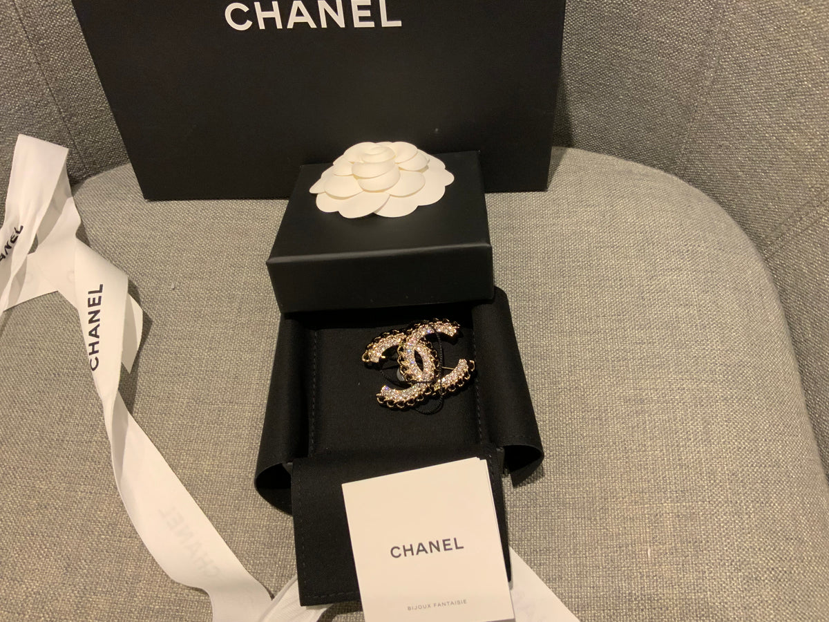 CHANEL 2021 Crystal Chain CC Brooch Gold ladies