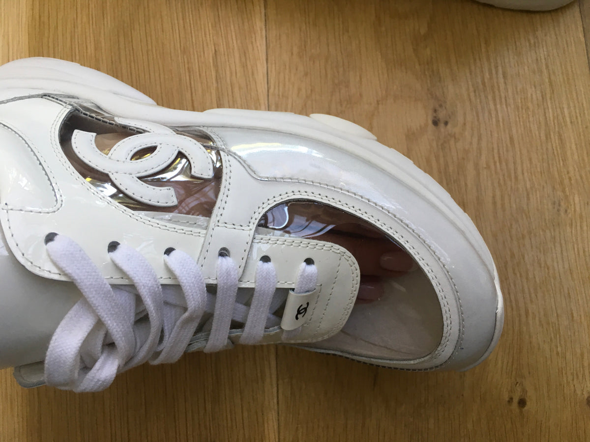 CHANEL 2018 White CC Low-Top Sneakers Trainers Shoes Ladies