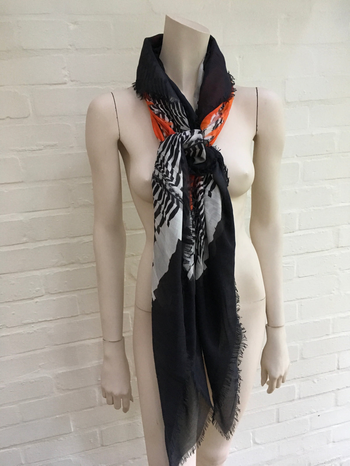 ALEXANDER MCQUEEN KNITTED FEATHER SKULL PRINT SILK BLEND SCARF AMAZING Ladies