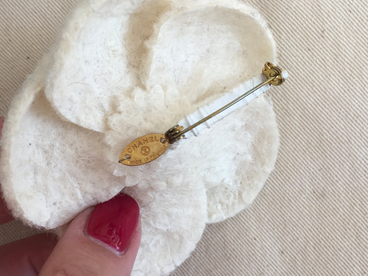 CHANEL CAMELLIA WOOL FLOWER BROOCH Ladies