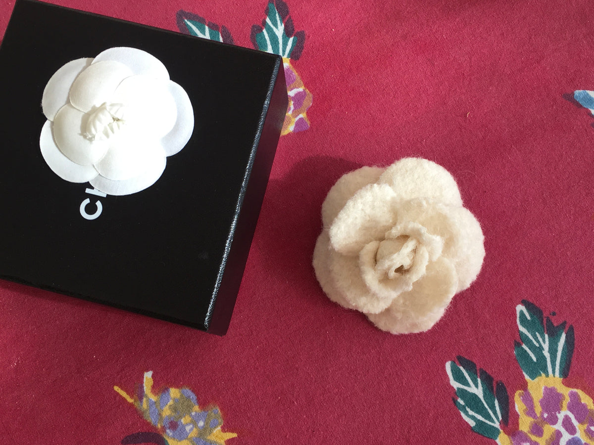 CHANEL CAMELLIA WOOL FLOWER BROOCH Ladies