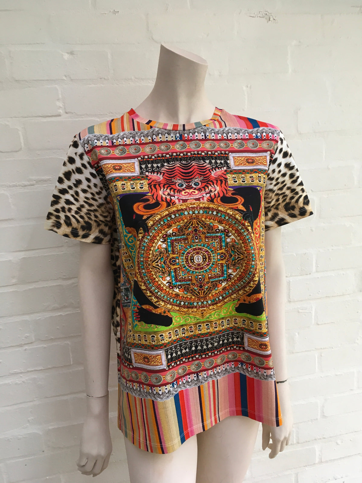 ETRO Milano Dragon Print T shirt Size I 40. Ladies